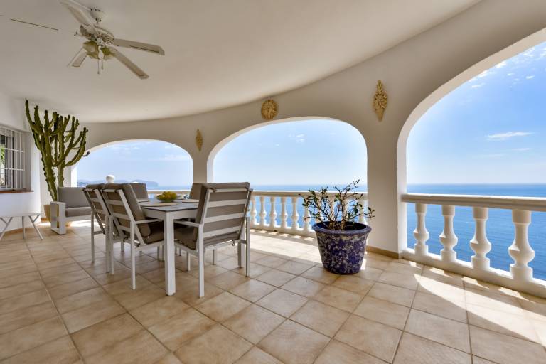 Villa with patio, private pool & barbeque — photo 4