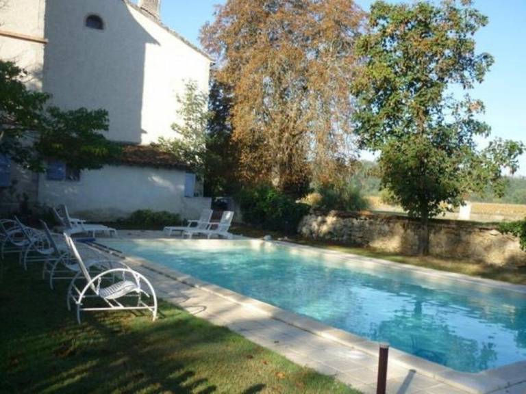 Fully equipped big vacation home with yard & barbecue | River view | Pet-friendly — photo 3