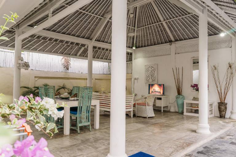 Villa with garden & pool — photo 4