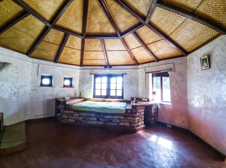 Wilderness Retreat British Estate 2BR Homeyhuts — photo 2