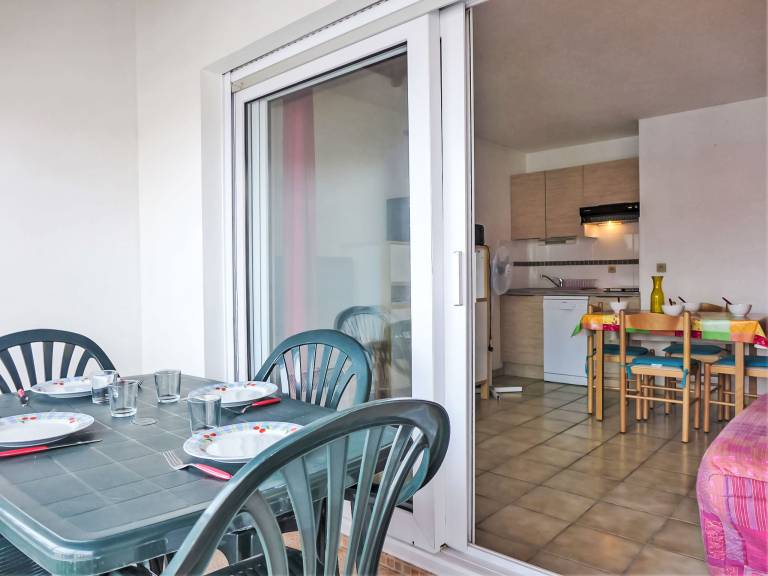 Fully equipped apartment with yard, patio & pool | Close to the beach | Pets are welcome — photo 5