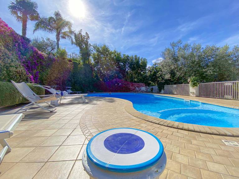 Villa with pool, yard & barbecue | Beach view — photo 5