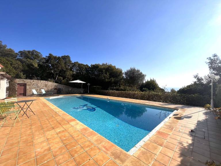 Vacation home with private pool — photo 3