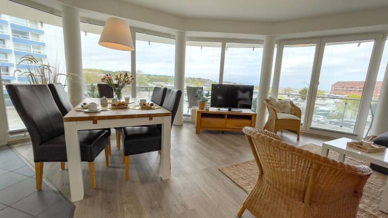 Traumhafte Ferienwohnung D1.5 für bis zu 6 Personen mit großem Rundbalkon und Meerblick! in Cuxhaven