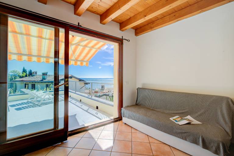 Eden House - Terrace & View Lake — photo 4