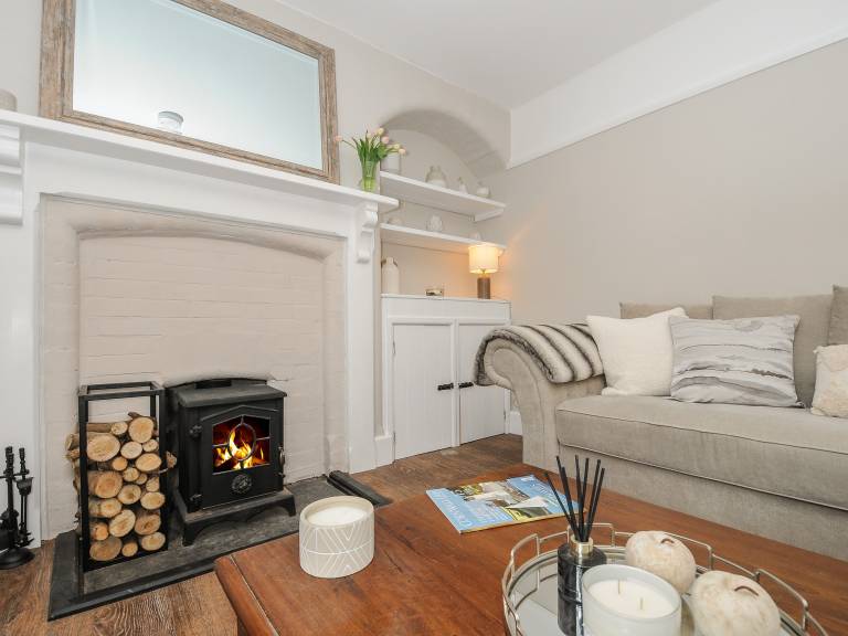 Cottage with hot tub & yard | Beach view — photo 5