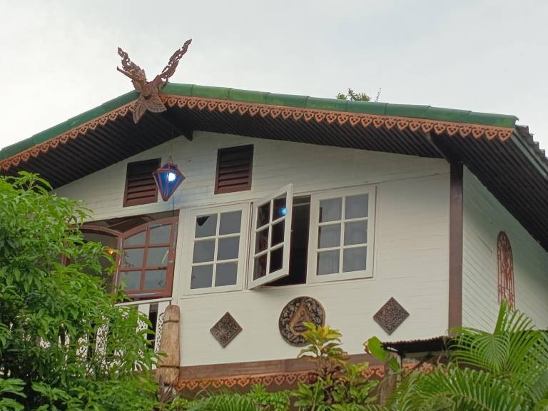 Baan Si Khao yanui in Rawai