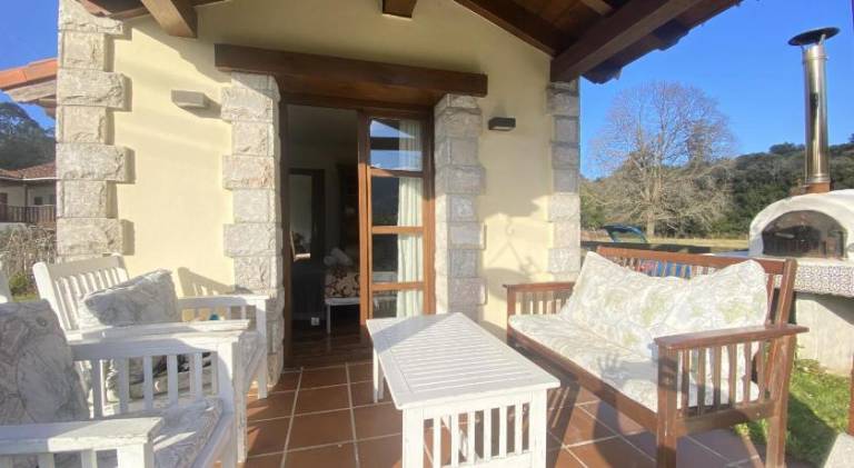 Holiday apartment with terrace, barbecue & yard — photo 2