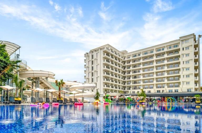Resort Golem