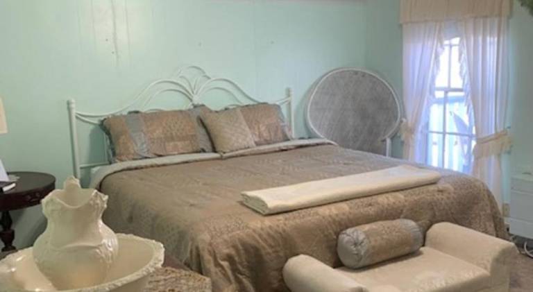 Tombstone Bordello Bed & Breakfast — photo 2