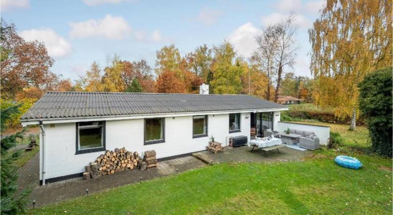House with jacuzzi & pool in Silkeborg
