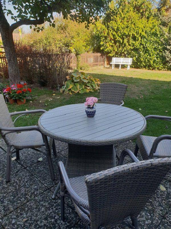 Family-oriented vacation home with yard, barbecue & patio | Pets are welcome — photo 2