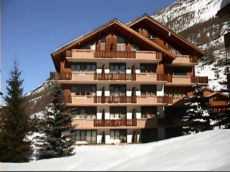 Hotel City in Taesch