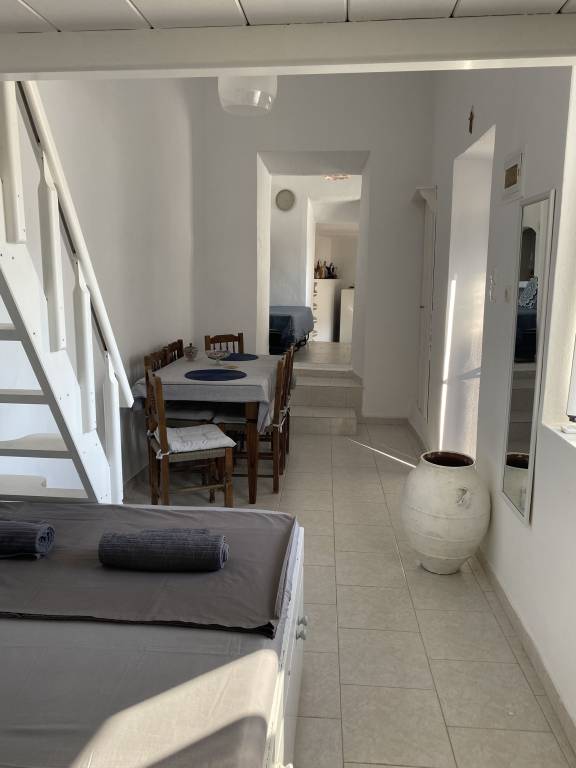 καταφύγιο Παραλία Λιβαδάκια