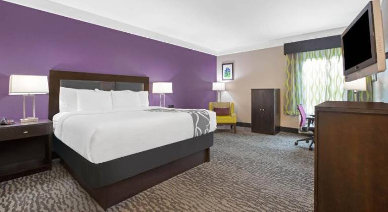 La Quinta Inn & Suites by Wyndham Pearland — photo 2