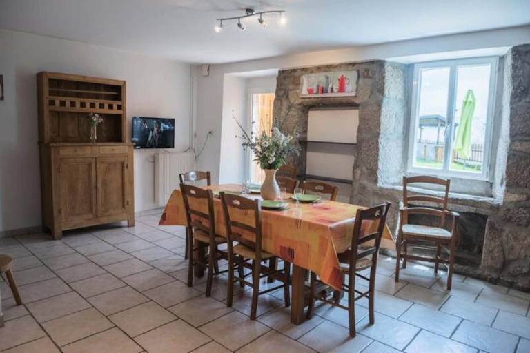 Rental apartment with terrace, BBQ & pool — photo 5