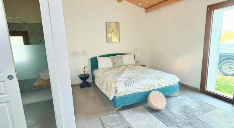 Villa with hot tub & pool — photo 2