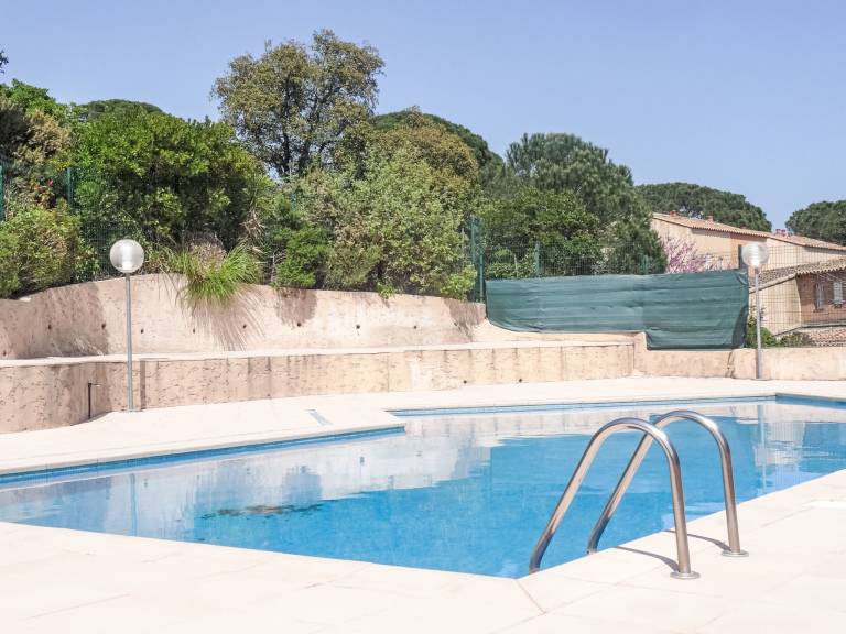 Nice house with patio, yard & pool | Dogs allowed — photo 2