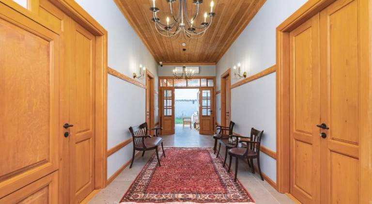 Apartment with yard & patio | Next to Hadrian's Gate | Pets allowed in Antalya