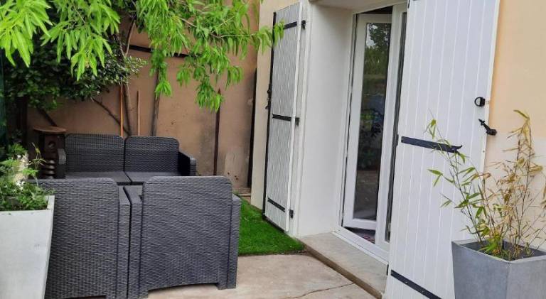 Rental apartment with 1 room for 3 persons in Arles