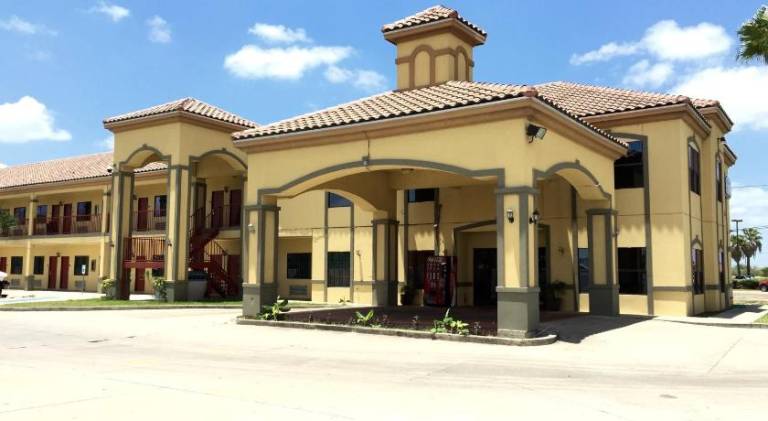 Boca Chica Inn and Suites — photo 4