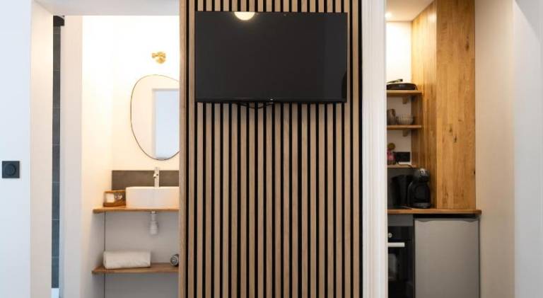 So Guest, Clou dans le fer, modern suite near cathedral — photo 5