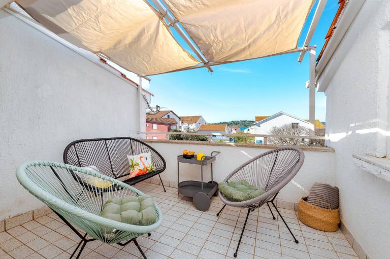 Rental apartment with barbecue, terrace & garden | Sea view in Vodice