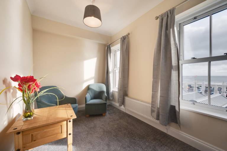 Fully equipped holiday apartment | Next to the beach | Pets allowed in Tenby