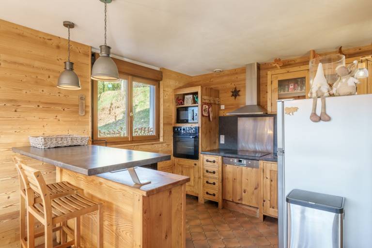 Chalet with grill, garden & patio | Mountain view — photo 3