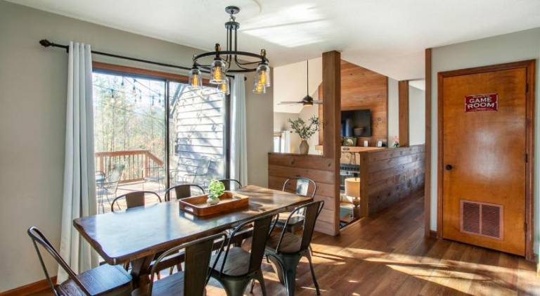 House with hot tub | Pet-friendly — photo 4