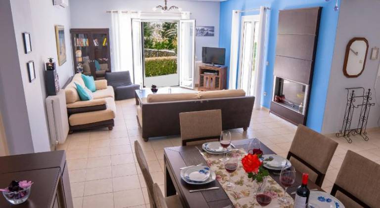 Villa with private pool, terrace & yard — photo 3