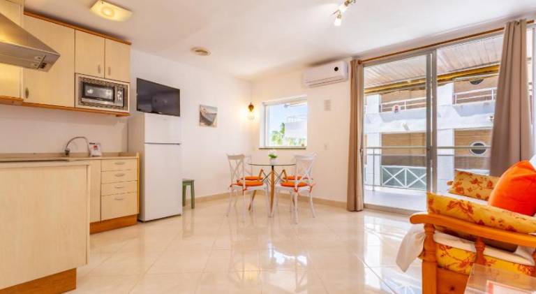 Holiday apartment with terrace — photo 4