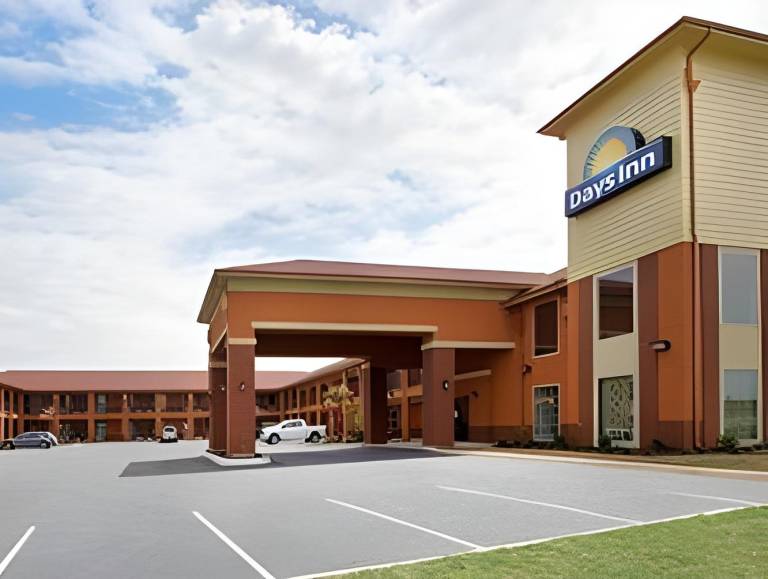Days Inn by Wyndham Dilley in Dilley, TX