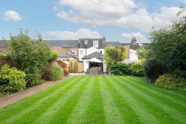 Luxury Family Home in Central Windsor with Garden in Windsor