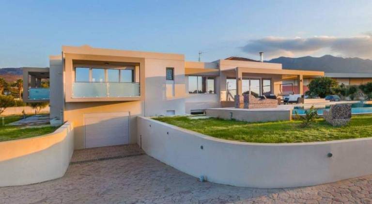 Fully equipped villa with private pool, terrace & yard | Good for workation | Pet-friendly — photo 4