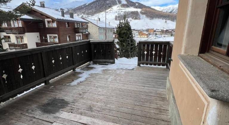 Rental apartment with terrace, hot tub & garden — photo 4