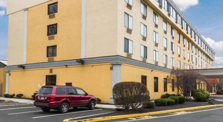 Clarion Hotel Somerset - New Brunswick — photo 5