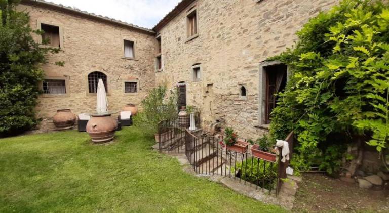Farm with garden & grill in Cortona