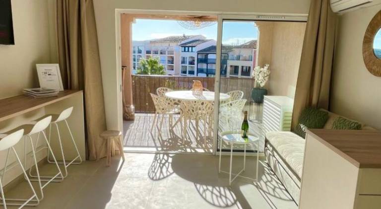 Charming apartment with patio, private pool & barbeque | Close to the beach | Perfect for remote work | Dogs allowed in Cogolin