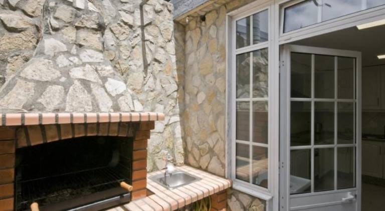 House with barbecue, terrace & yard | Pets are welcome — photo 3