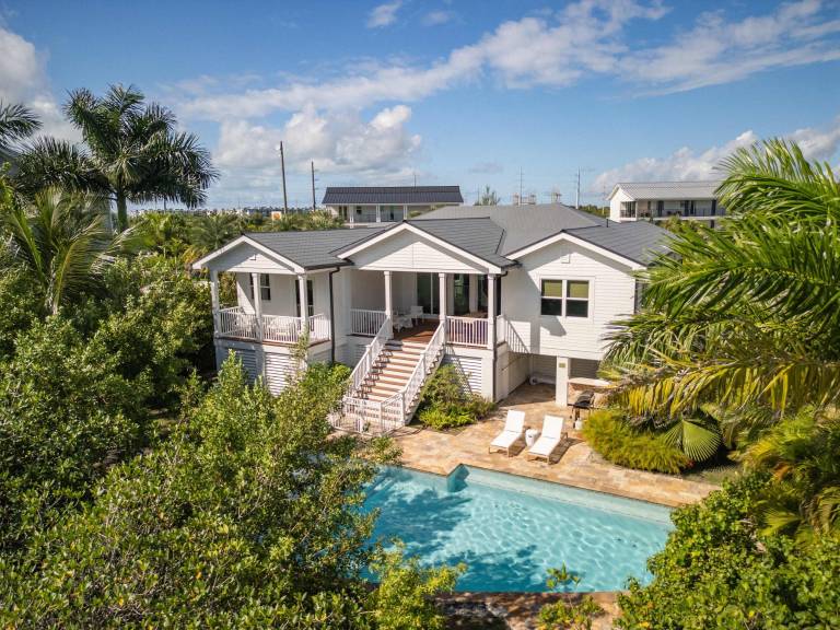 House with fast internet, yard & BBQ | Sea view in Key West, FL