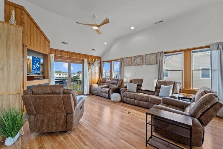 Cool Breeze 620 ft to the beach Private Pool, Hot Tub, and Dog Friendly — photo 5