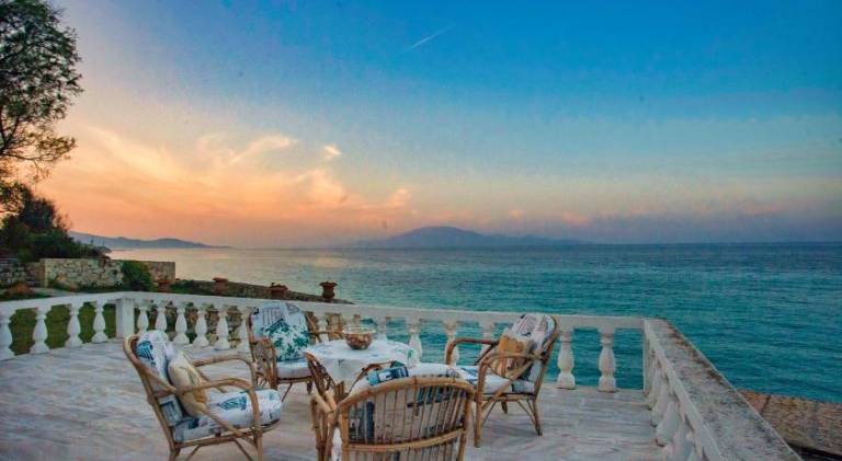Spacious house with grill, terrace & yard | Close to the beach | Perfect for remote work | Pets allowed — photo 4