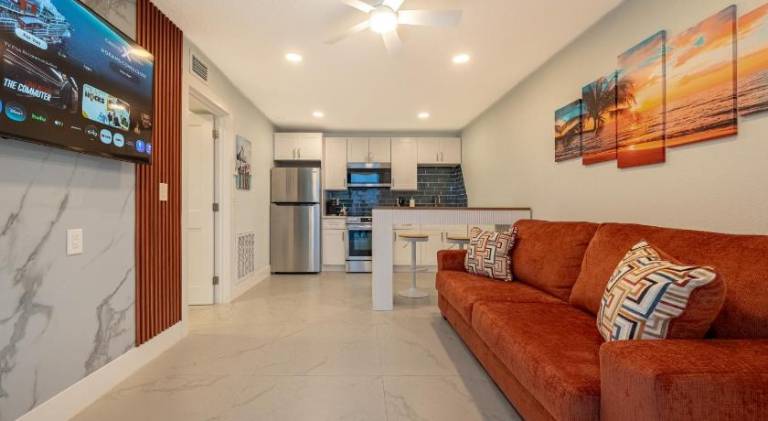 Holiday apartment with pool — photo 4