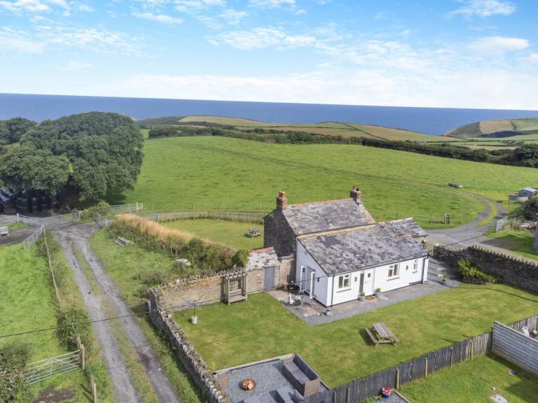 Fully equipped cottage with barbeque & yard | Pet-friendly — photo 2