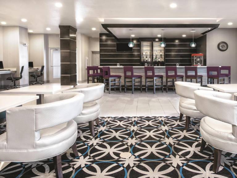 La Quinta Inn & Suites by Wyndham Corpus Christi - Portland — photo 4