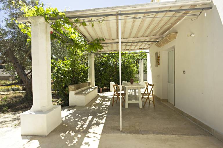 Villa with barbeque, yard & private pool — photo 3