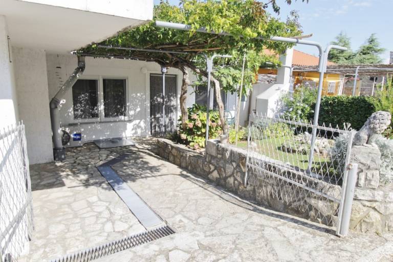 Lovely rental apartment with yard & grill | Sea view | Pets are welcome — photo 2