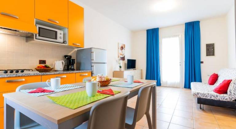 Rental apartment with terrace, yard & pool | Next to the beach | Dogs allowed — photo 4