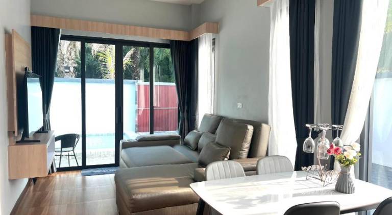 Spacious lodge with pool, barbeque & terrace | Pets allowed — photo 3